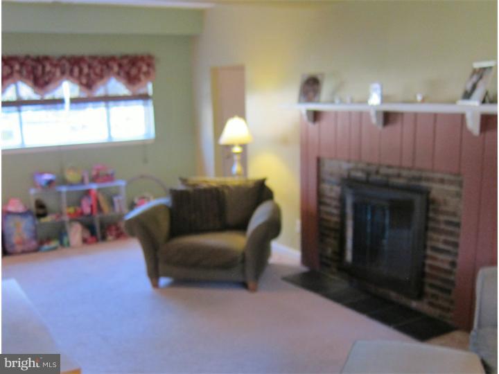 24 Purdue Drive Delran, NJ 08075 - Photo 12 of 21 Family Room