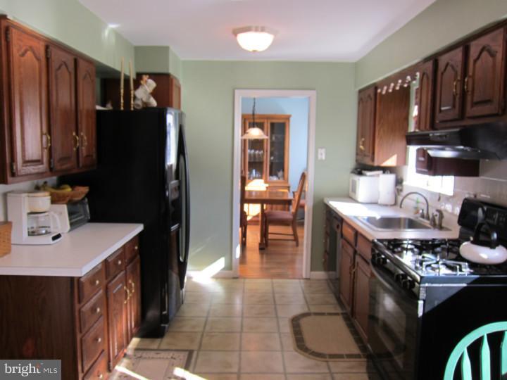 24 Purdue Drive Delran, NJ 08075 - Photo 3 of 21 Kitchen