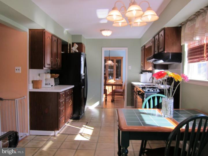 24 Purdue Drive Delran, NJ 08075 - Photo 4 of 21 Kitchen