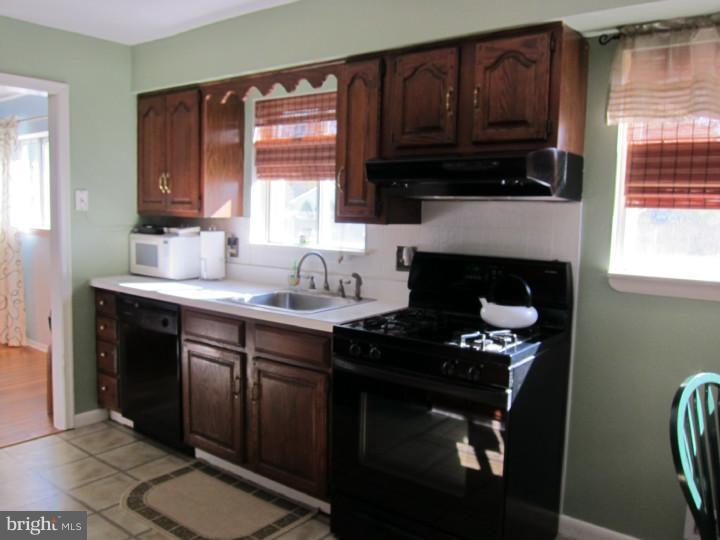24 Purdue Drive Delran, NJ 08075 - Photo 5 of 21 Kitchen