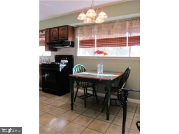 24 Purdue Drive Delran, NJ 08075 - Photo 7 of 21 Kitchen