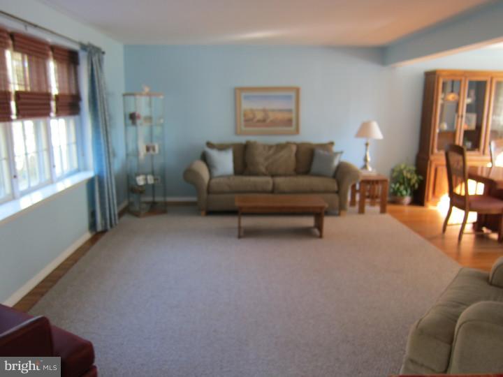 24 Purdue Drive Delran, NJ 08075 - Photo 8 of 21 Living Room