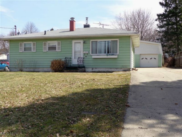 Welcome to 851 Middlebury Road, Kent, Ohio.  This adorable ranch home has a paved driveway with turn-around pad, huge garage, and some nice sun-room spaces to enjoy the outdoors.