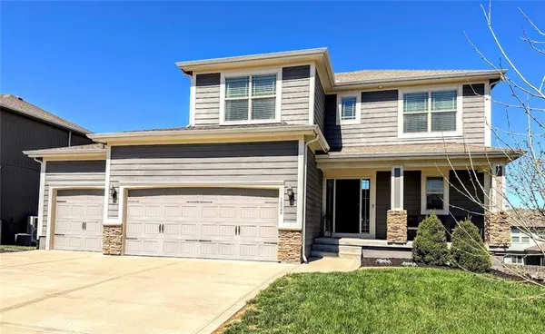 $530,000 | 1524 Southwest 44th Street, Lee's Summit, MO 64082
