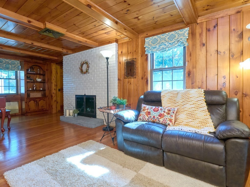 31 Braeburn Road Boston, MA 02136 - Photo 4 of 19 Gallery Image 4