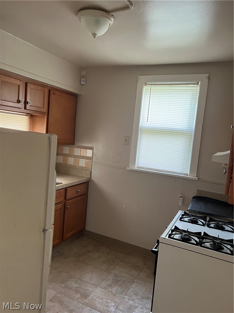1676 Cliffview Road Cleveland, OH 44112 - Photo 5 of 17