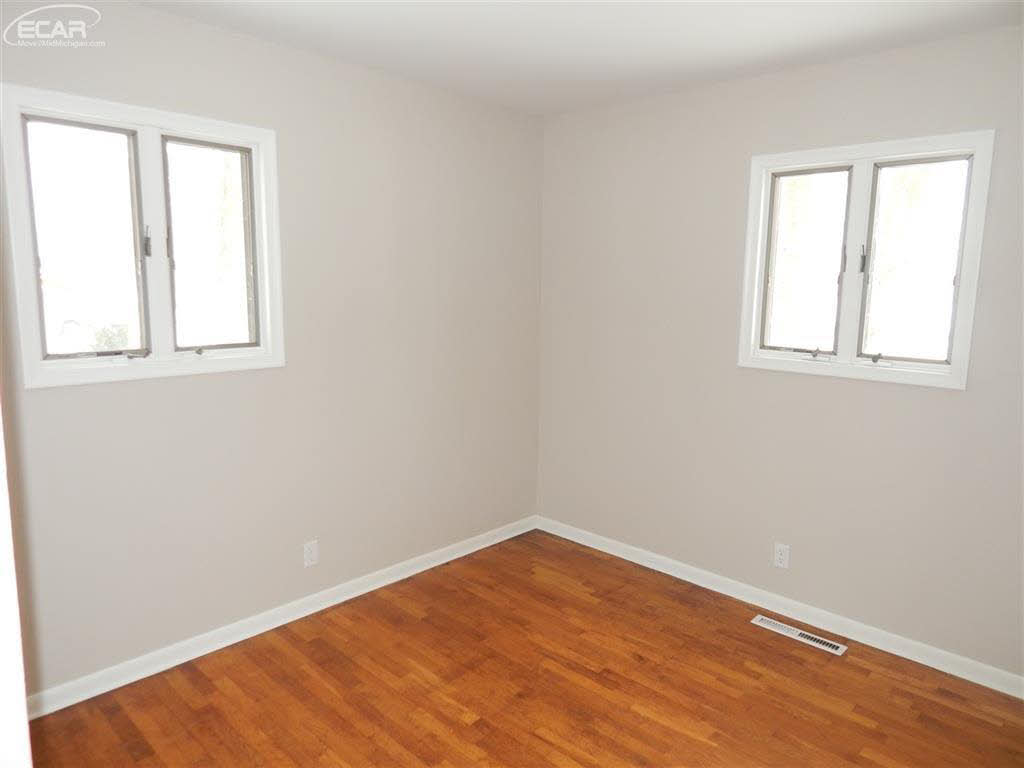6365 Kelly Road Flushing, MI 48433 - Photo 23 of 29 21396538-22.JPG