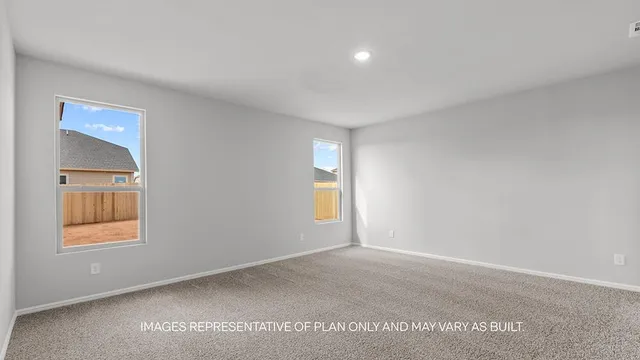 a view of empty room with window