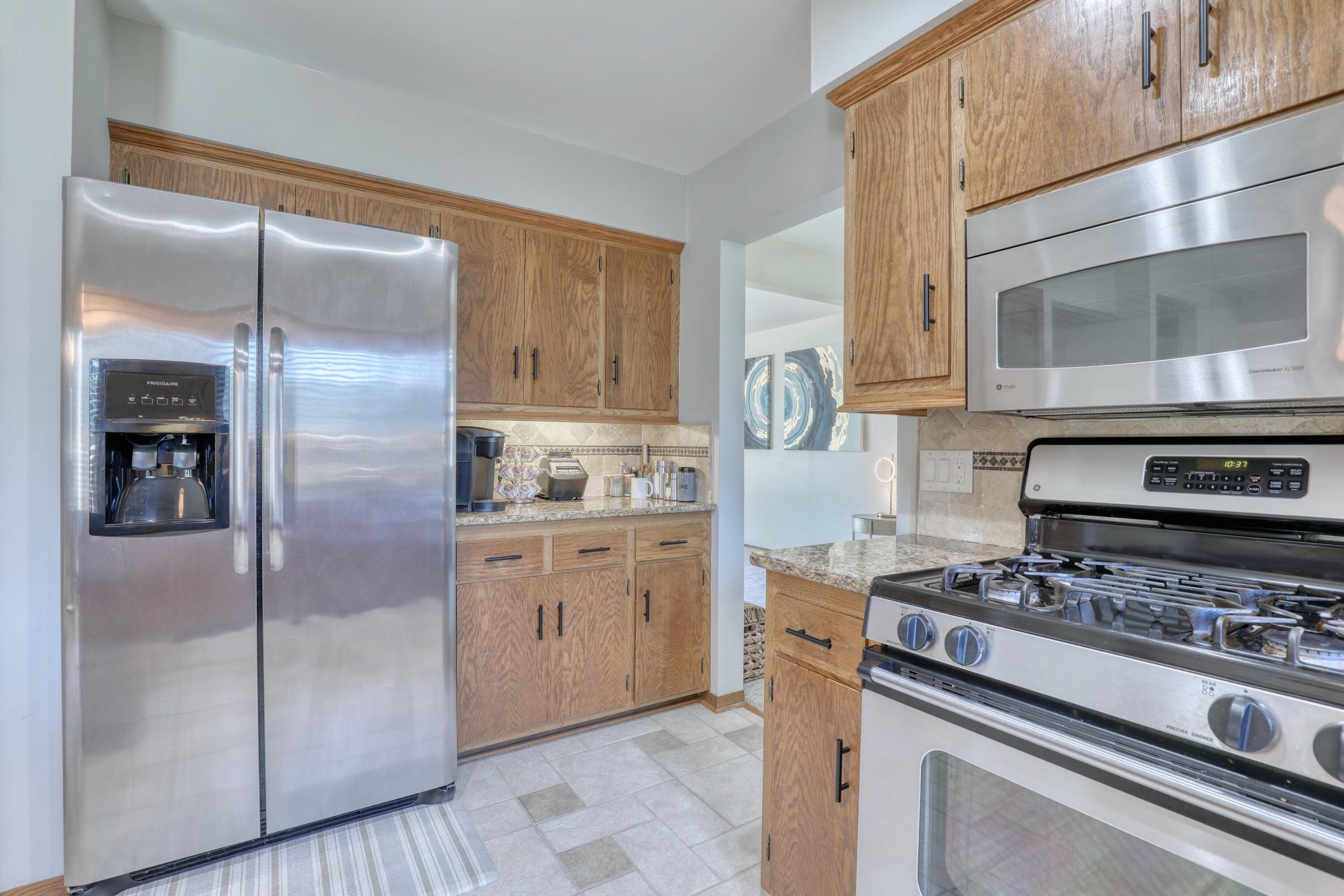3700 North Calhoun Road Brookfield, WI 53005 - Photo 8 of 42 Stainless Steel Appliances Included