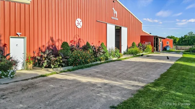 a sidewalk with a building in the background