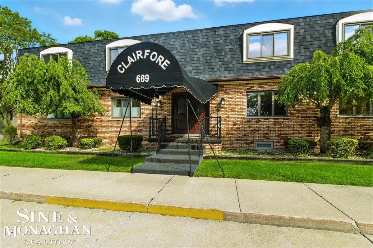 669 North Riverside Avenue, Unit #4 St. Clair, MI 48079 - Photo 3 of 49