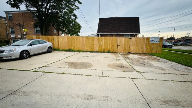 a view of outdoor space with yard