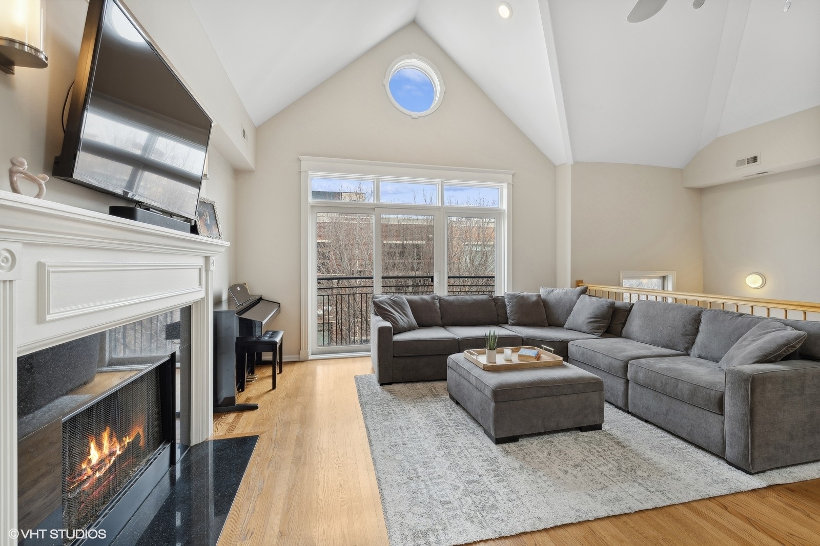1425 West Fillmore Street, Unit 3 Chicago, IL 60607 - Photo 3 of 28 Gallery Image 3