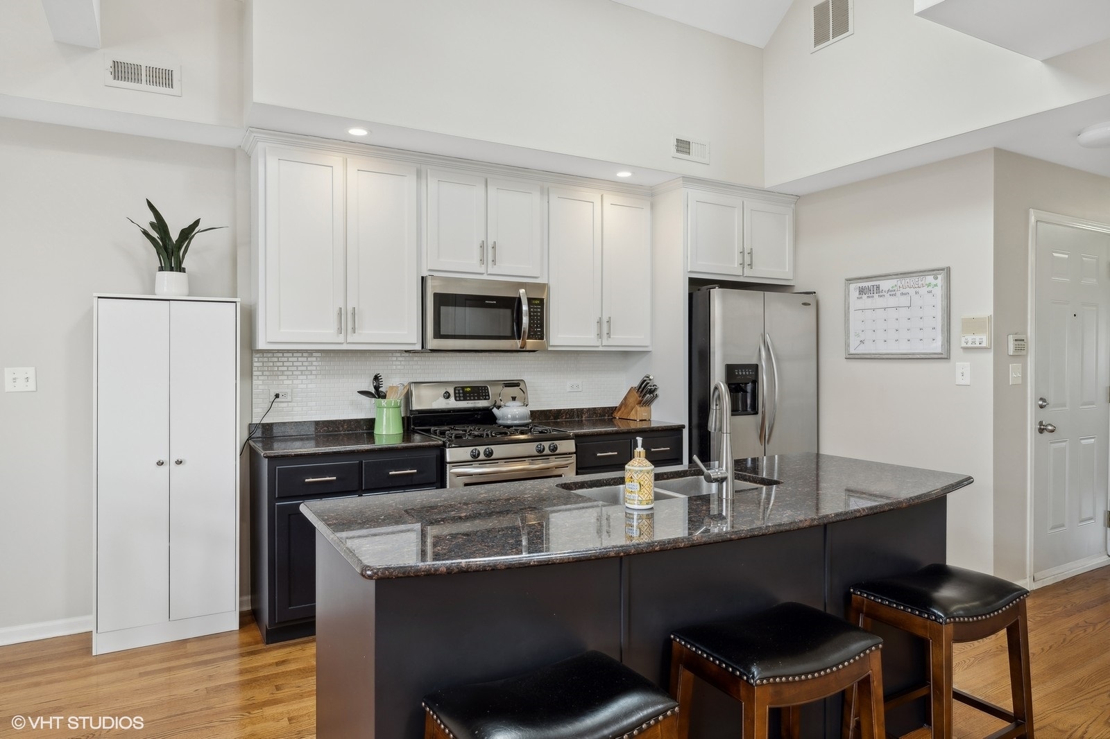 1425 West Fillmore Street, Unit 3 Chicago, IL 60607 - Photo 8 of 28 Gallery Image 8