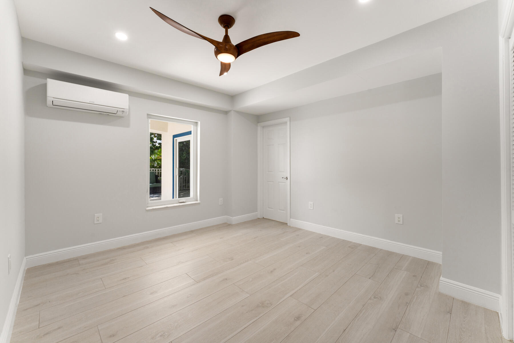308 Sabal Street Duck Key, FL 33050 - Photo 46 of 87 an empty room with window and ceiling fan