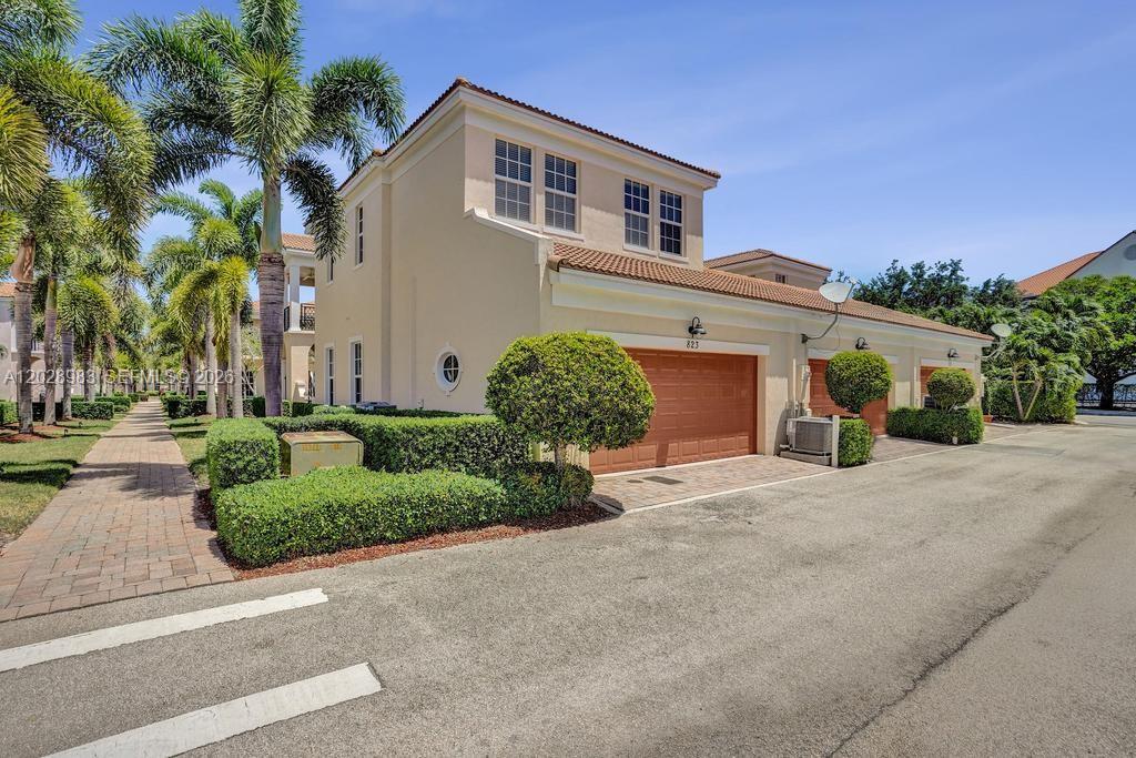 823 Northwest 82nd Lane Boca Raton, FL 33487 - Photo 4 of 105