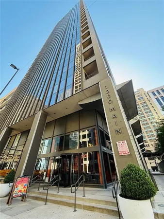 $2,195 | 1200 Main Street, Dallas, TX 75202