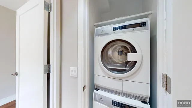 a close up view of a washer and dryer