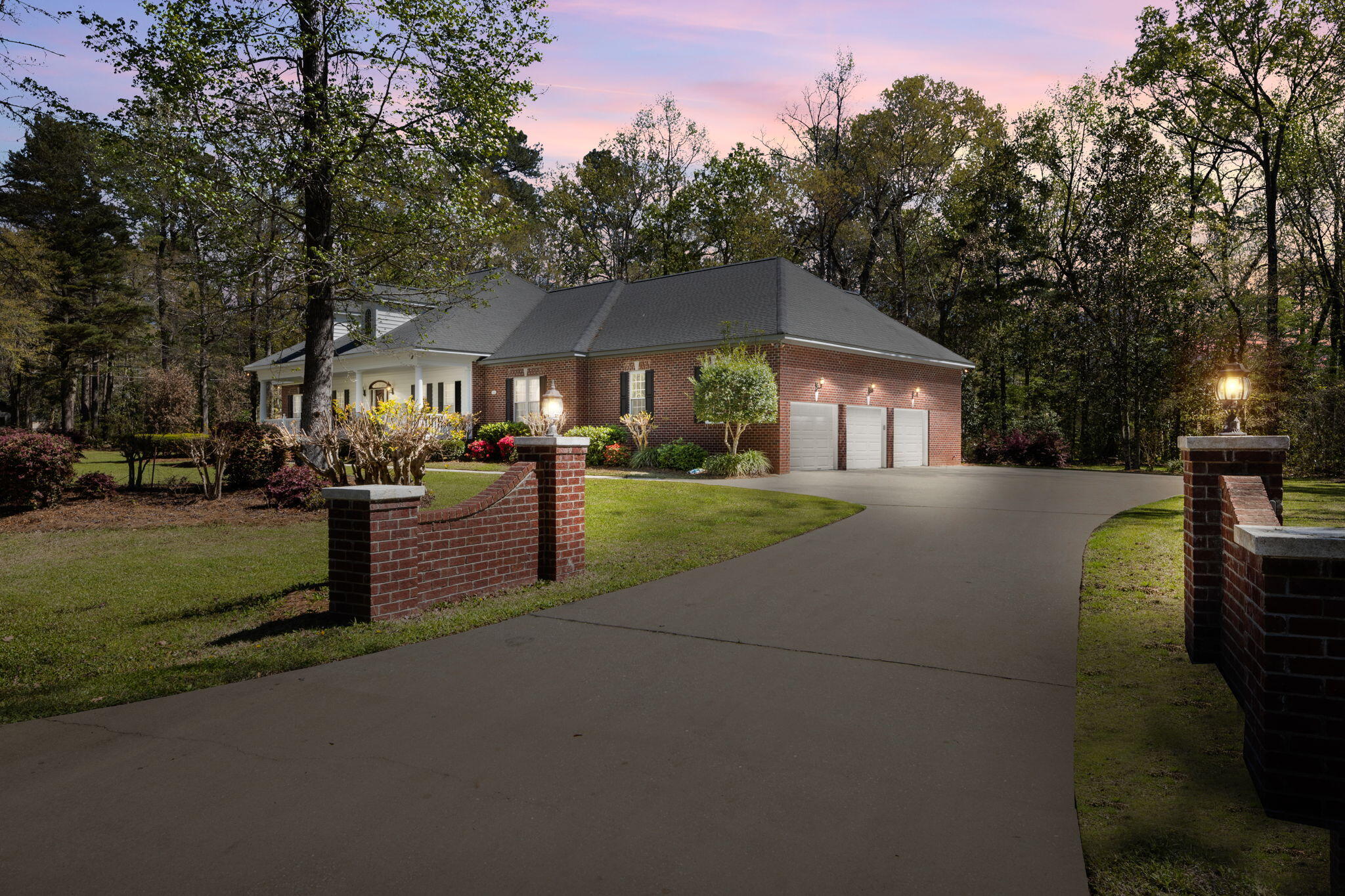 301 County Rd S-18-458 Summerville, SC 29485 - Photo 3 of 56 301 Woodland Dr