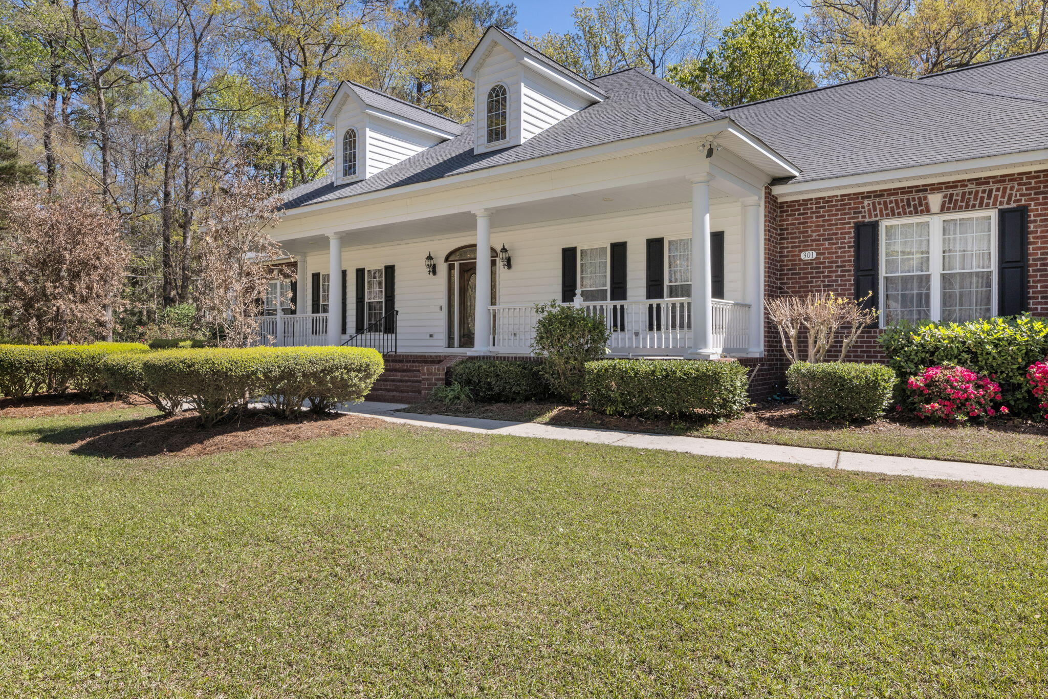 301 County Rd S-18-458 Summerville, SC 29485 - Photo 8 of 56 301 Woodland Dr