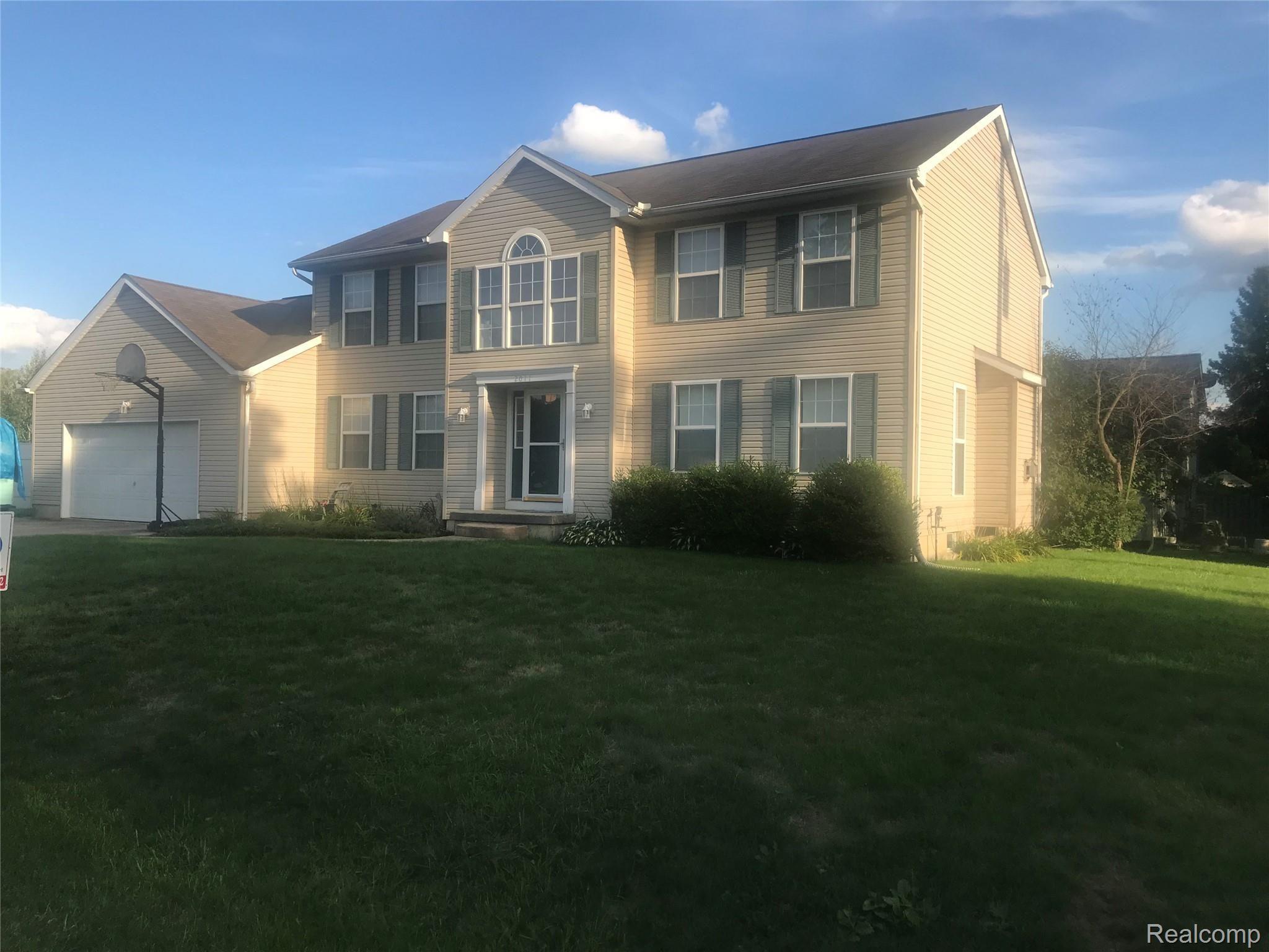 2011 Grace Avenue Rochester, MI 48309 - Photo 47 of 58 hC%TLPaPTg2RMydIOTcayg.jpg