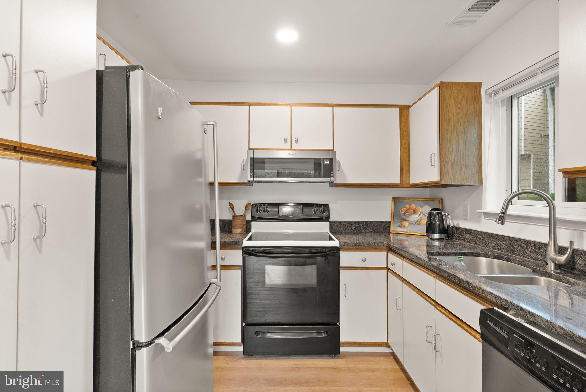 11025A Villaridge Court Reston, VA 20191 - Photo 13 of 38 Kitchen