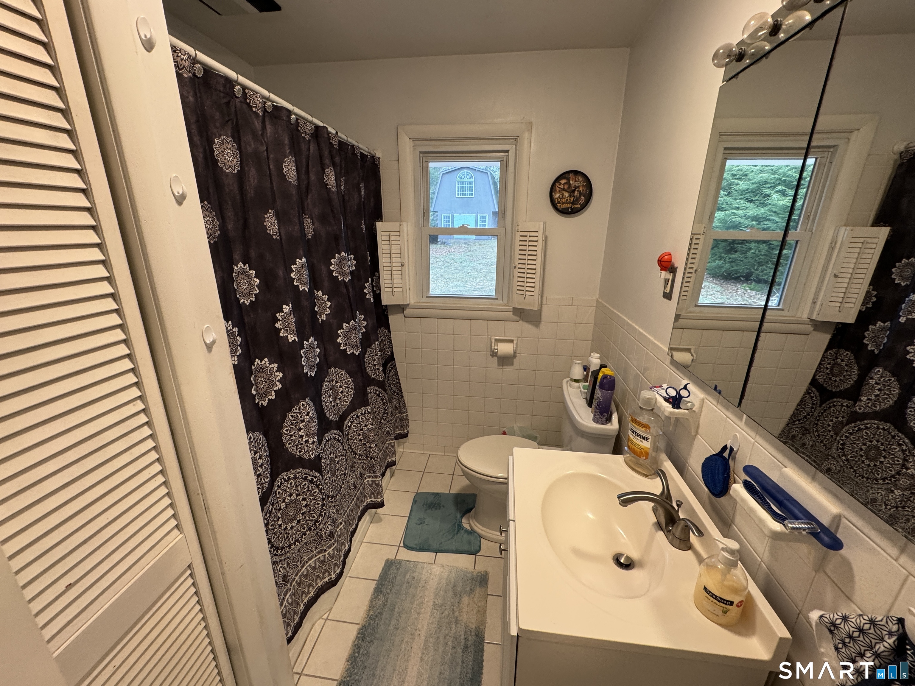 90 Larchmont Avenue Waterbury, CT 06708 - Photo 11 of 26 a bathroom with a bathtub and shower