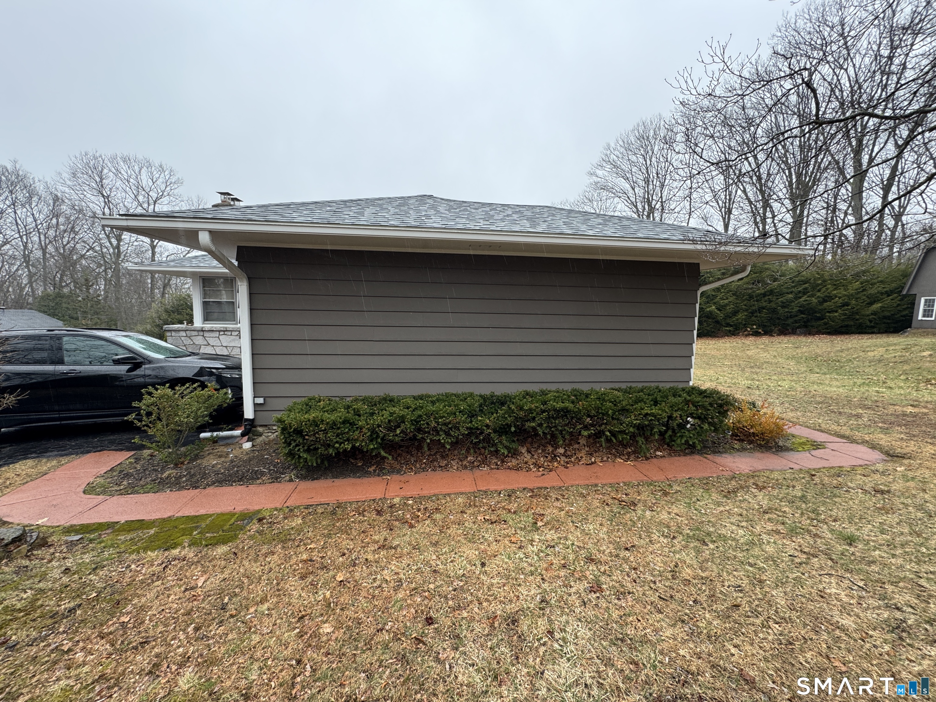 90 Larchmont Avenue Waterbury, CT 06708 - Photo 3 of 26 a front view of a house with garden