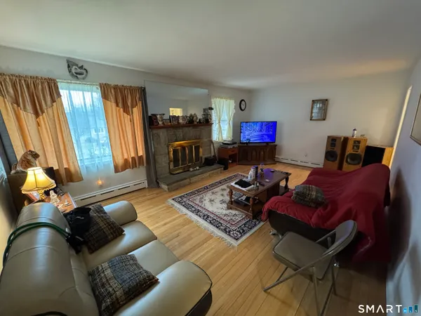 $349,900 | 90 Larchmont Avenue, Waterbury, CT 06708