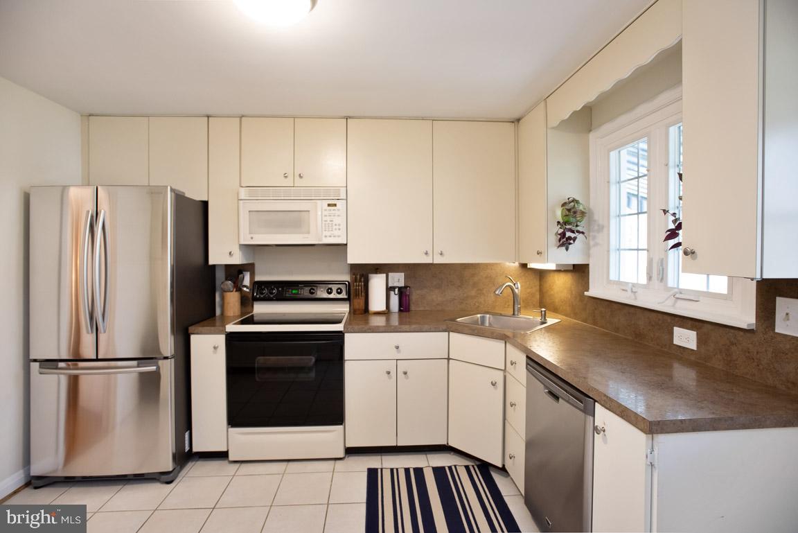 304 Cedarcroft Road Baltimore, MD 21212 - Photo 14 of 39 a kitchen with a sink appliances and cabinets