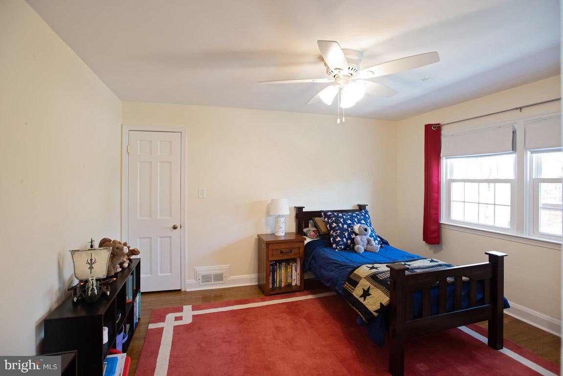 304 Cedarcroft Road Baltimore, MD 21212 - Photo 22 of 39 a living room with furniture and a chandelier