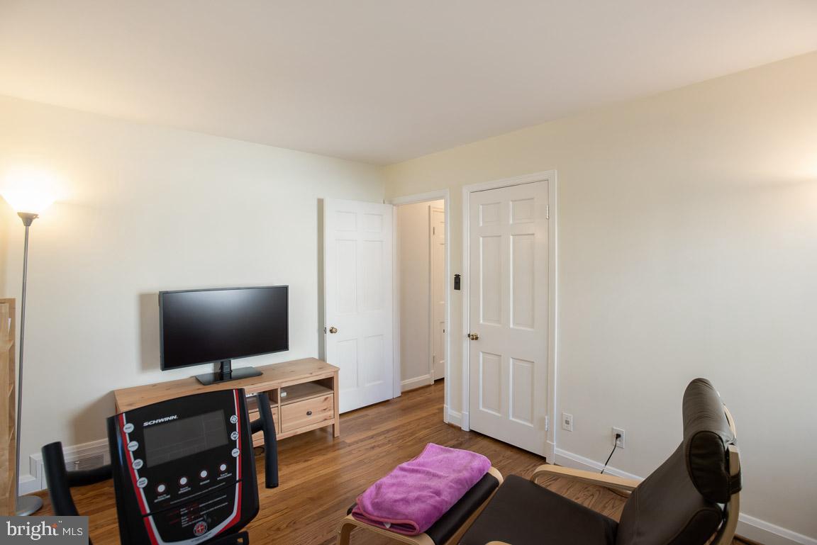 304 Cedarcroft Road Baltimore, MD 21212 - Photo 33 of 39 a living room with furniture and a flat screen tv