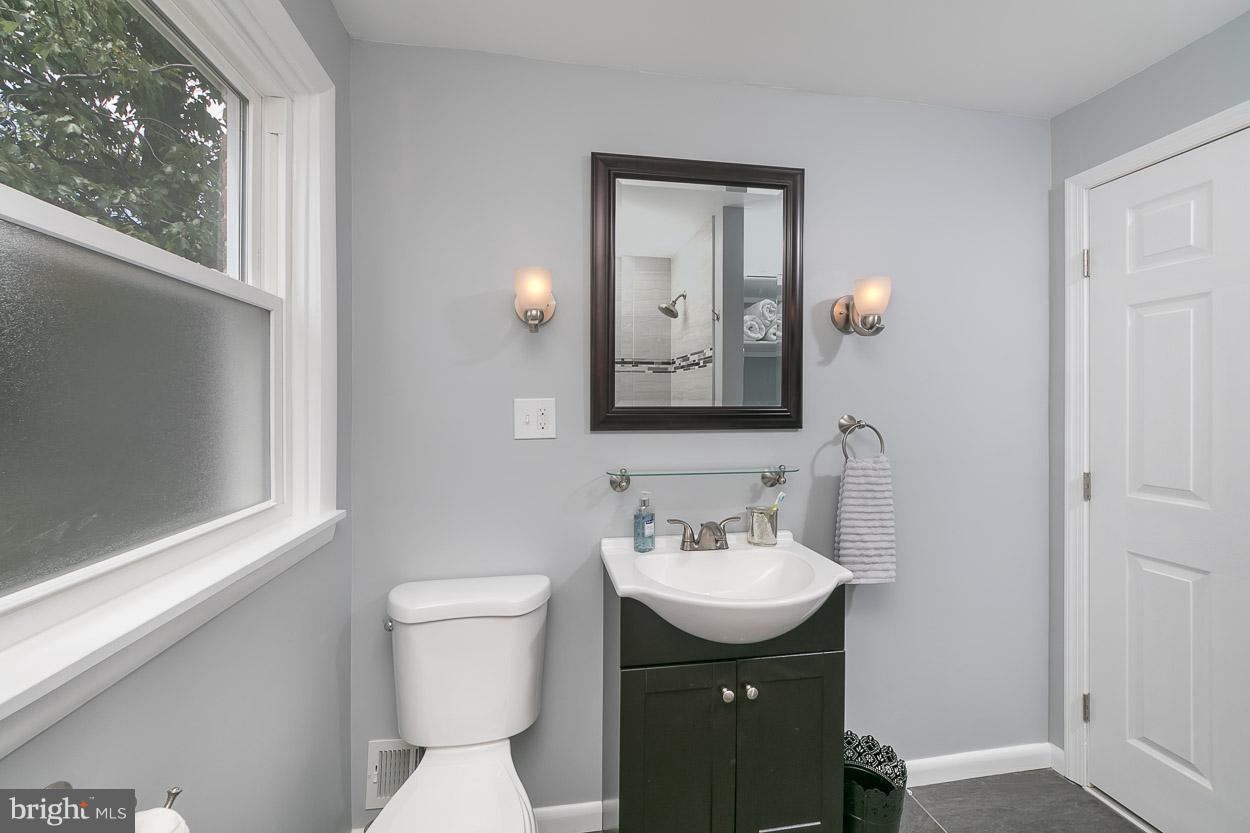 5515 Whitwood Road Baltimore, MD 21206 - Photo 16 of 30 Bath