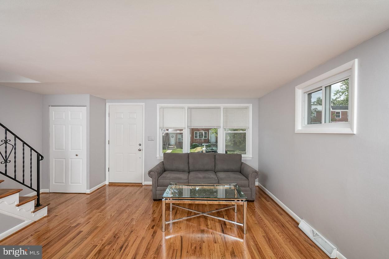5515 Whitwood Road Baltimore, MD 21206 - Photo 3 of 30 Living Room