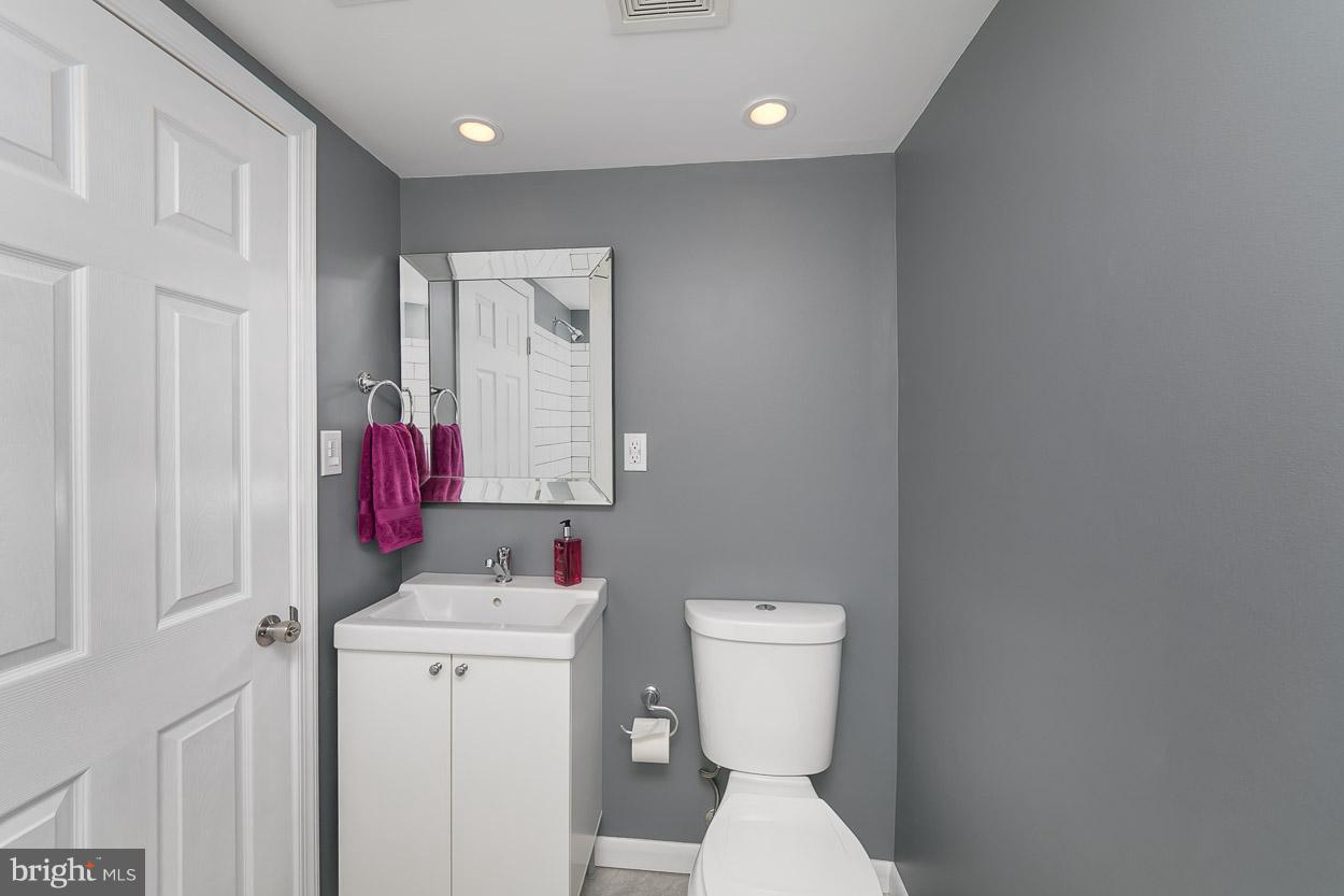 5515 Whitwood Road Baltimore, MD 21206 - Photo 26 of 30 Bath