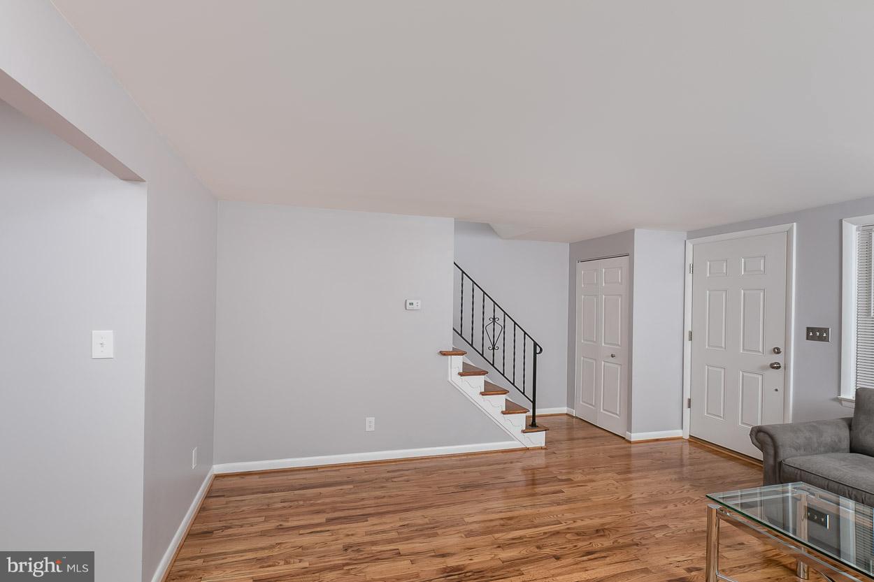 5515 Whitwood Road Baltimore, MD 21206 - Photo 5 of 30 Living Room