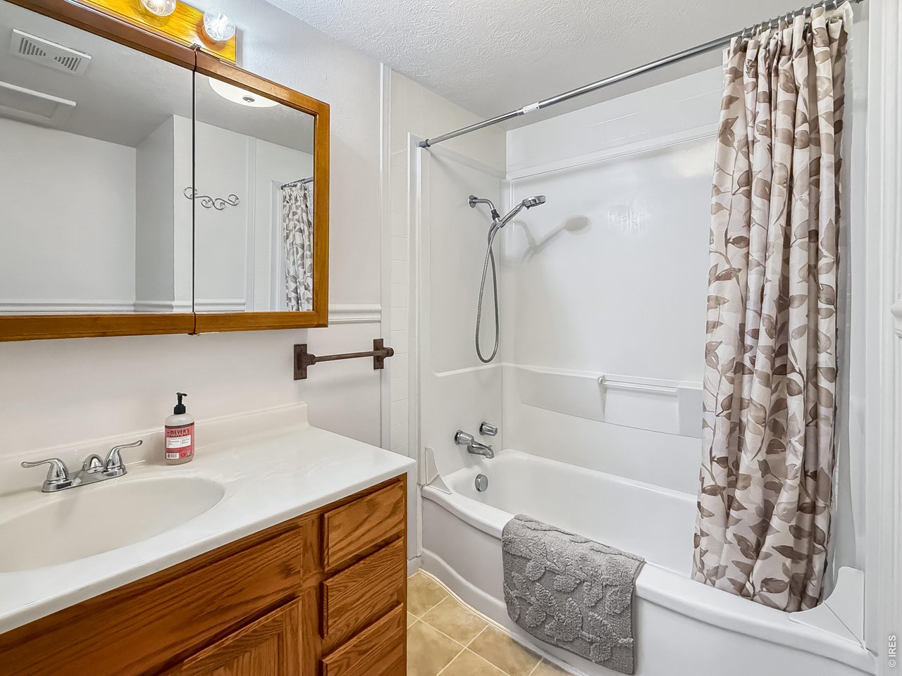 525 Cleveland Street Sterling, CO 80751 - Photo 28 of 43 Full Bathroom