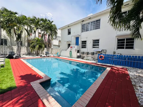$8,500 | 1032 Michigan Avenue, Unit A, Miami Beach, FL 33139