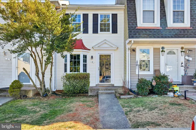 $425,000 | 9 Alden Court, Sterling, VA 20165