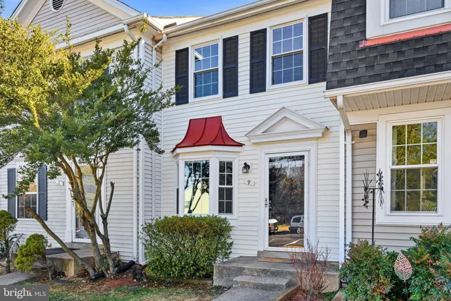 $425,000 | 9 Alden Court, Sterling, VA 20165