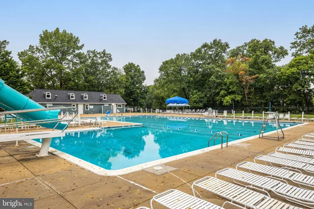 $425,000 | 9 Alden Court, Sterling, VA 20165