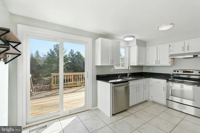 $425,000 | 9 Alden Court, Sterling, VA 20165