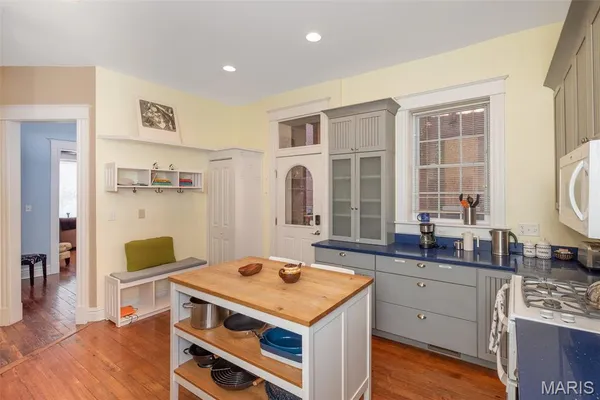 $345,000 | 3130 Nebraska Avenue, St. Louis, MO 63118