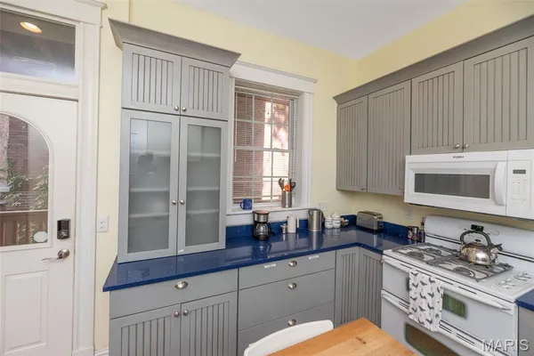 $345,000 | 3130 Nebraska Avenue, St. Louis, MO 63118