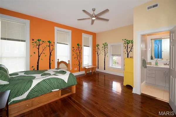 $345,000 | 3130 Nebraska Avenue, St. Louis, MO 63118