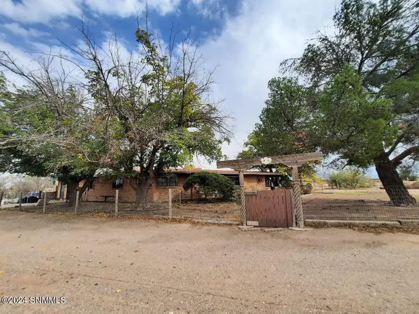 $885,000 | 3216 3 Saints Road, Anthony, NM 88021