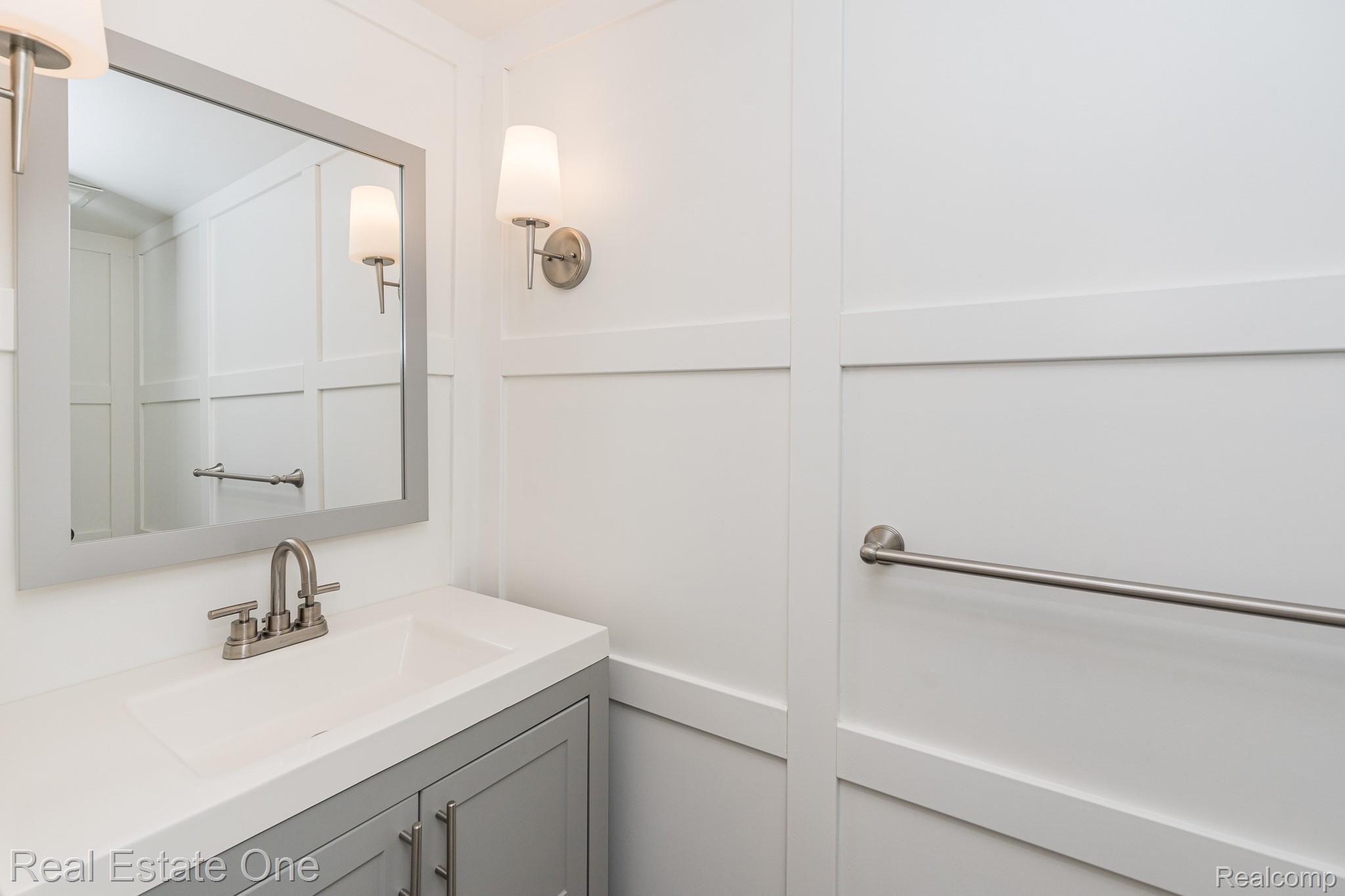 1677 Riverside Drive, Unit 16 Rochester, MI 48309 - Photo 22 of 31 UPDATED HALF BATH - 1677 Riverside MLS-W001.jpg