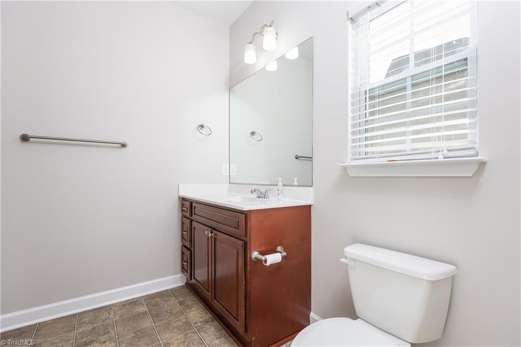 532 Barnsdale Ridge Road Kernersville, NC 27284 - Photo 30 of 48 Bathroom Main