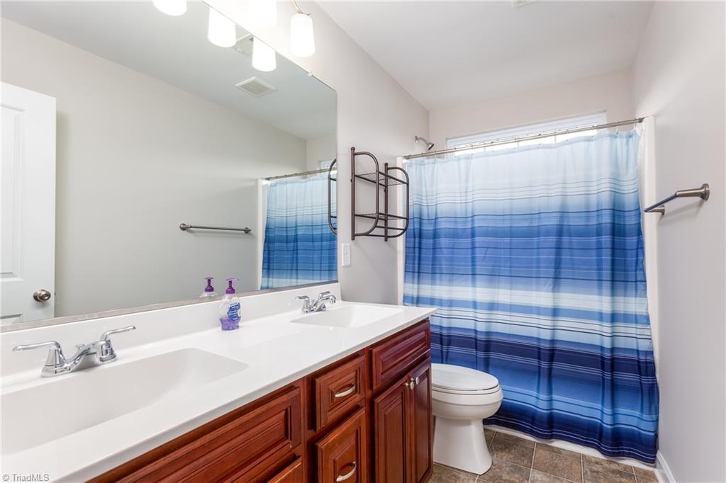 532 Barnsdale Ridge Road Kernersville, NC 27284 - Photo 37 of 48 Bathroom #2 Second Floor