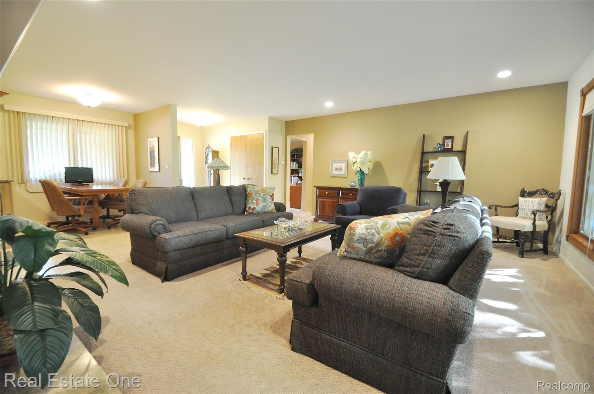 807 Ironstone Drive Rochester, MI 48309 - Photo 12 of 38 13.JPG